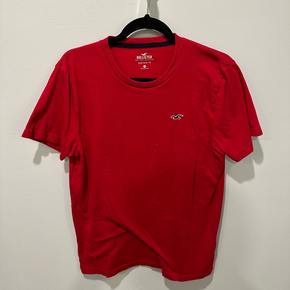 Hollister red T